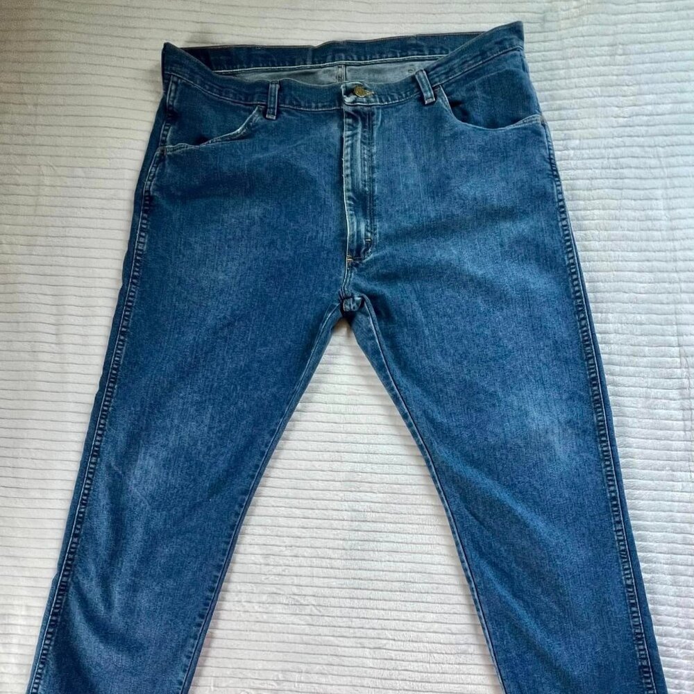Men's Size 44x30 Wrangler Regular Fit 5 Pocket Blue Denim Jeans